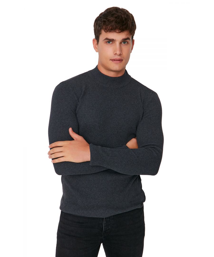 Het product op de paspop is maat M. Afmetingen van het model: Hoogte: 1,87 Buste: 100 Taille: 82 Heupen: 97 52% polyester, 48% katoen Kleuren kunnen variëren vanwege het verschil in licht in conceptfoto's.