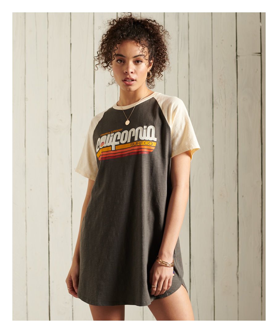 This season's perfect day dress the Cali Surf Raglan T-shirt Dress features a classic design with a raglan twist.Relaxed fit – the classic Superdry fit. Not too slim, not too loose, just right. Go for your normal sizeClassic T-shirt styleRaglan designSignature logo badgePrinted graphic