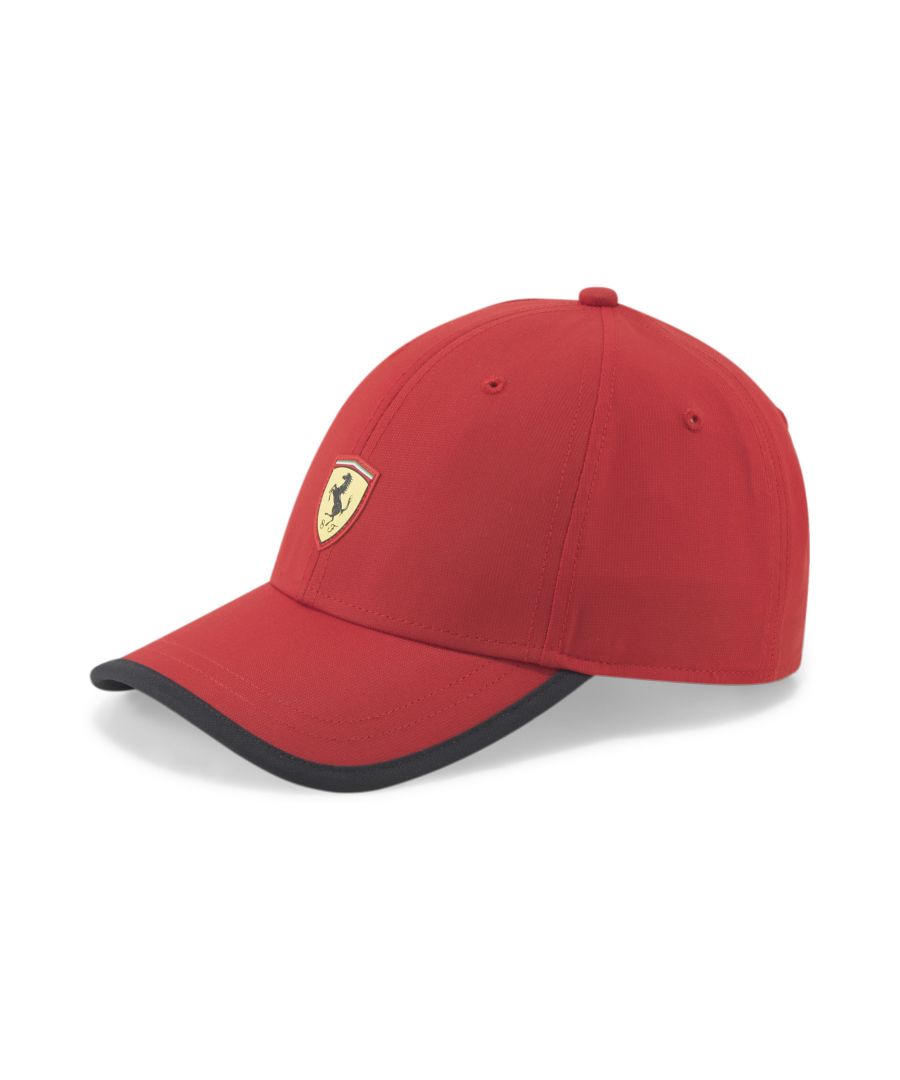 PRODUCT STORY The thrill of high speed. The roar of the engine. The G-force as you round those corners. The feel of a Scuderia Ferrari at your fingertips. This classic cap pays tribute to the slickest of F1 teams, with an authentic crest and stylish colourblocking. DETAILS : Curved brim Scuderia Ferrari TPU shield on the front Scuderia Ferrari logo at the closure