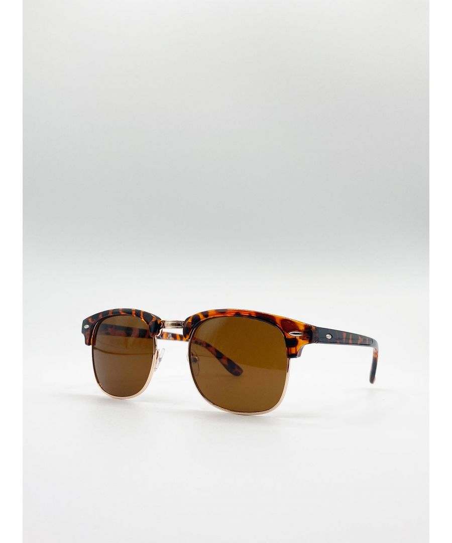 Clubmaster Sunglasses In Tortoise Shell\n\nFrame Colour: Tortoise Sehll\n\nLens Colour: Smoke Mono\nFrame Material: Plastic\nOne Size\nFDA Approved\nUV 400 PROTECTION IN ACCORDANCE WITH 89/686/EEC BS EN ISO 123-1:2013\nSKU: SG90656031