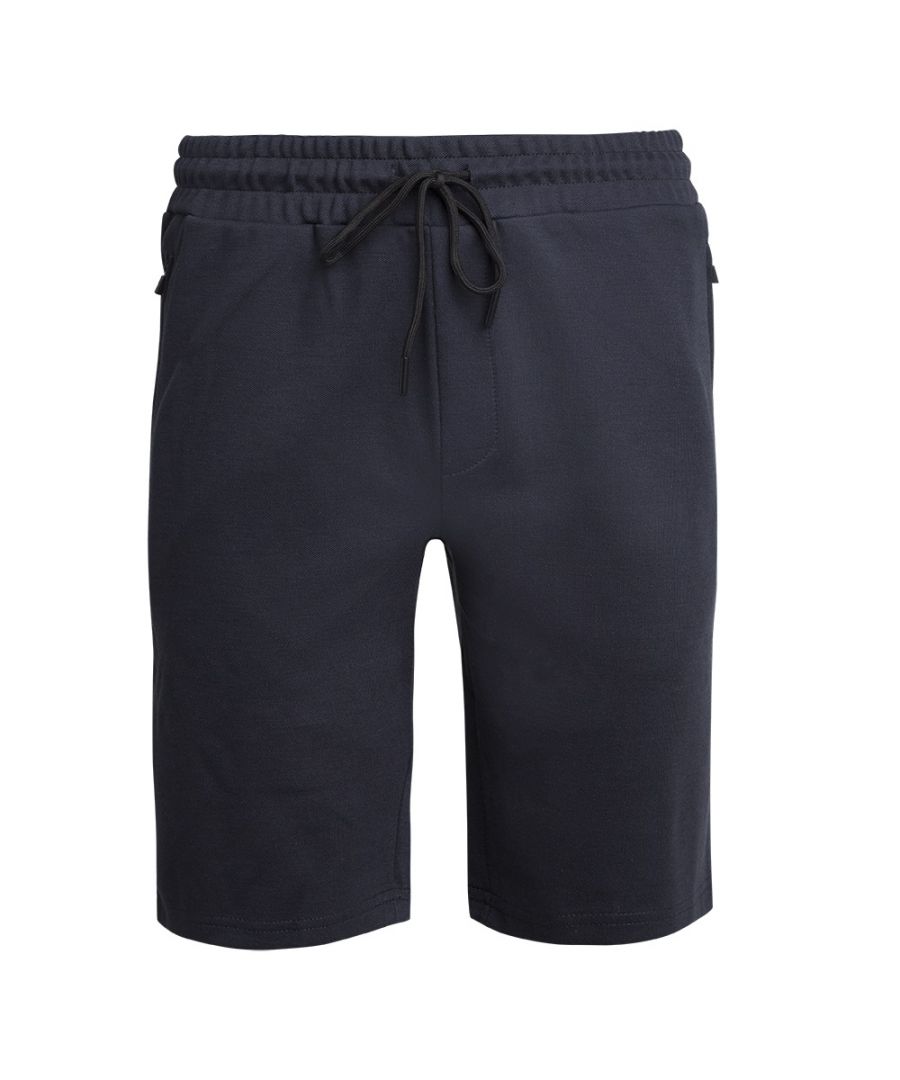 Mario Russo Pique Short voor heren. De Pique Short is gemaakt van katoen en heeft een normale pasvorm. Het model is 1,83 en draagt maat large. De trui valt groot, dus er wordt geadviseerd om 1 maat kleiner te bestellen.  Merk: Mario Russo. Modelnaam: Pique Short. Categorie: heren short. Materialen: katoen. Kleur: antraciet grijs. Maatadvies: bestel je gebruikelijke maat.