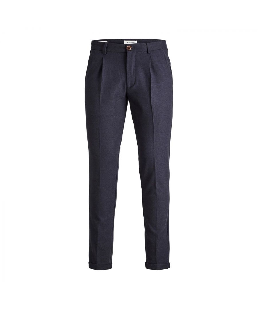 Heren jeans van het merk Jack & Jones. De broek is gemaakt van hoogwaardig katoen, polyester en elastaan. De elastaan zorgt ervoor dat de broek veel stretch heeft en dus een mooi aansluitende pasvorm heeft.  Merk: Jack & JonesModelnaam: JJimarco JJsean Nor Dark Navy BfCategorie: heren jeansMaterialen: katoen/polyester/elastaanKleur: blauw
