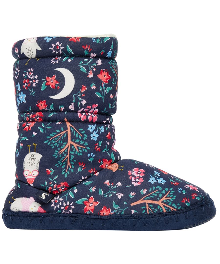 Slip on slipper boots. Printed design. Warm and comfortable. Fleece lined slipper socks. Upper, Lining & Sole: Textile.