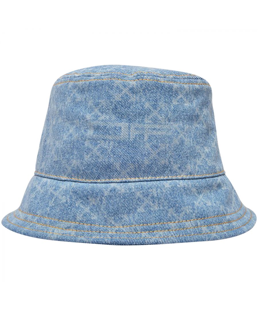 Add an urban, luxe touch to your summer outfits with this bucket hat from Off-White. Made from blue denim with the label's monogram, it will look great with a sweatshirt and jeans and a workwear jacket for a versatile, on-trend look. Material : Denim. Colour : Bleu - Light Blue Li.