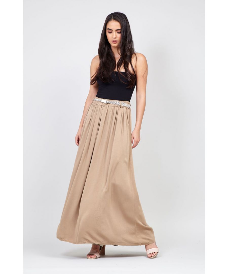 Stay on trend with this boho inspired skirt. It has a pleated high waist fit, a contrasting rope belt and comes in a maxi length. Tuck in a fluted sleeve top and wear with sandals.