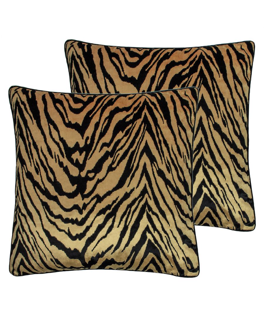 Add a touch of the jungle to your interior with this luxurious Tiger print velvet cushion. Place on any chair or bed to instantly make a statement to your modern or contemporary home styling.