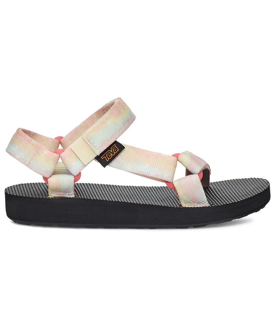 A tie-die take on the classic Original Universal, this kids’ active sandal is durable enough for playgrounds and campgrounds alike. Crafted with quick-dry webbing made from recycled plastic and grounded in a grippy rubber outsole, this colorful remix is engineered with a hook-and-loop closure for easy on and off.