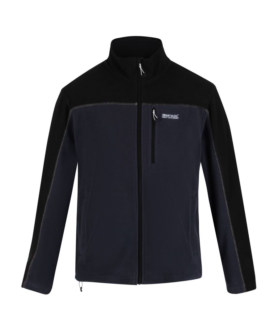 Materiaal: 100% polyester. Zacht, duurzaam en warm middengewicht Symmetrische fleece (200gsm) jasje. Staande kraag voor windbescherming en instelbare zoom met stootkoord. Kenmerken van de onderste zakken met rits. Regatta-embleemborduurwerk op de borst.