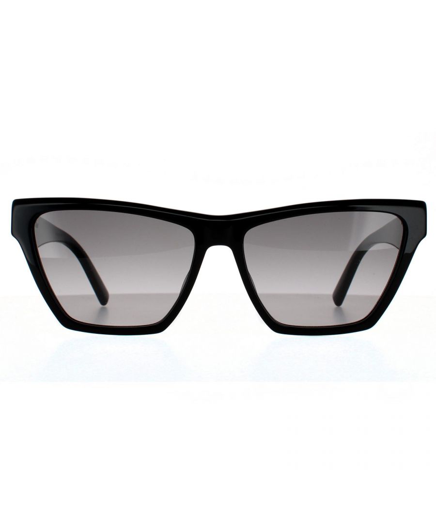 Saint Laurent zonnebrillen SL M103 001 Zwart grijze gradiënt zijn een dikke kattenoogontwerp met exaggariseerde hoekfilms en YSL -branding op de hoektempels.