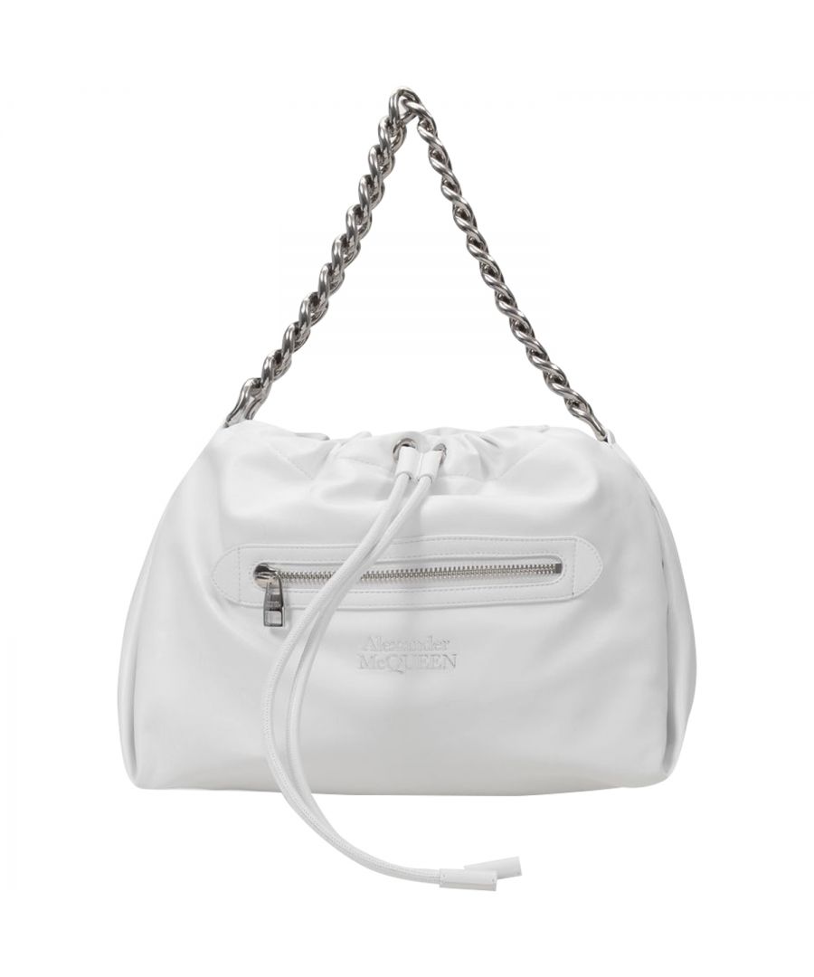 The soft, luxurious leather on this ball-shaped bag from Alexander McQueen is a style win with a functional side. Wear it casually on your shoulder with an oversize shirt, jeans and sandals. Colour : Blanc - 9000 White.