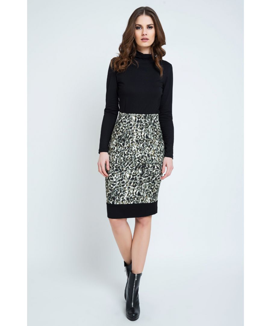 Animal Print Skirt by Conquista Fashion in stretch fabric. Our model is 176cm and is wearing size 36/S. Made in Greece.