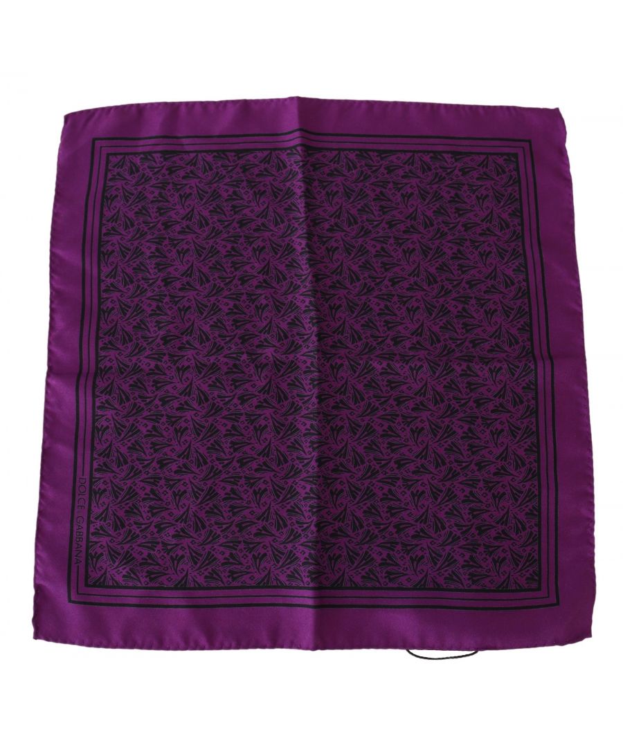 DOLCE & ; GABBANA Superbe mouchoir de poche neuf avec étiquettes, 100% Authentique Dolce & ; Gabbana mouchoir imprimé avec motif, cet accessoire a été coupé en soie. Matériau : 100% soie Couleur : violet Détails du logo Fabriqué en Italie TAILLE : 32cm x 32cm