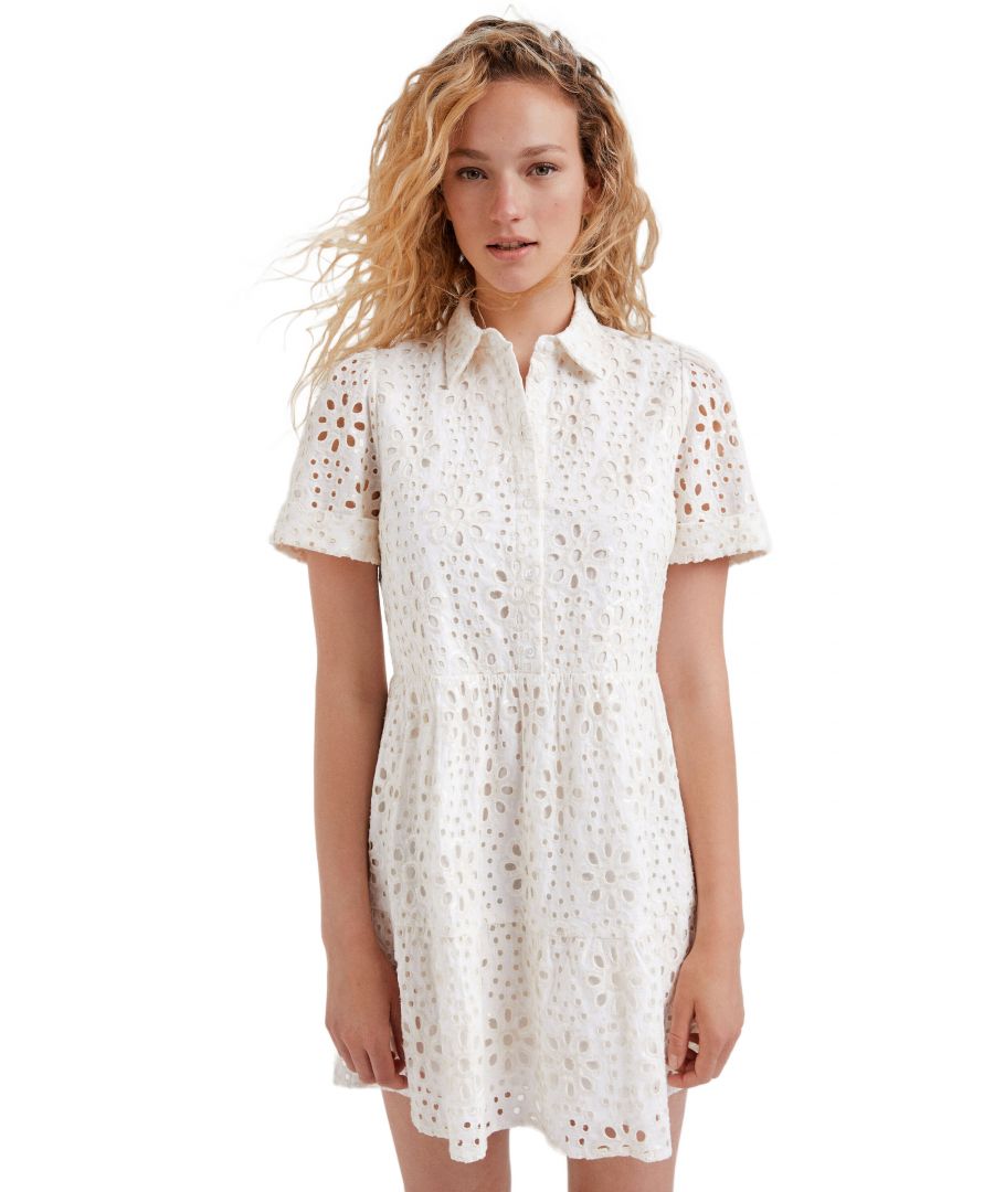 Brand: Desigual\nGender: Women\nType: Dresses\nSeason: Spring/Summer\n\nPRODUCT DETAIL\n• Color: white\n• Pattern: floral\n• Sleeves: short\n• Collar: classic\n\nCOMPOSITION AND MATERIAL\n• Composition: -100% cotton \n•  Washing: machine wash at 30°
