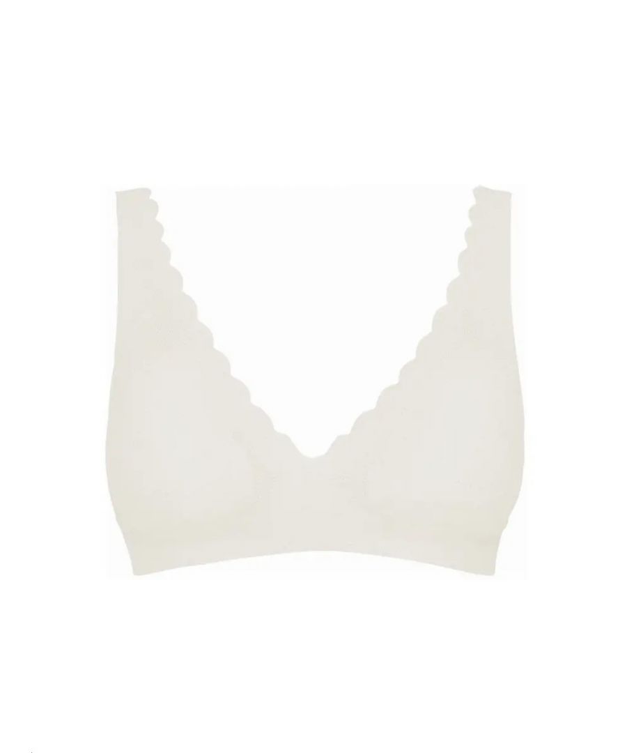 Sloggi ZERO Feel Lace Bralette. With curved edges, a V-neckline and delicate mesh lining. Invisible. Product is made of 58% Polyamide, 42% Elastane and is machine washable.