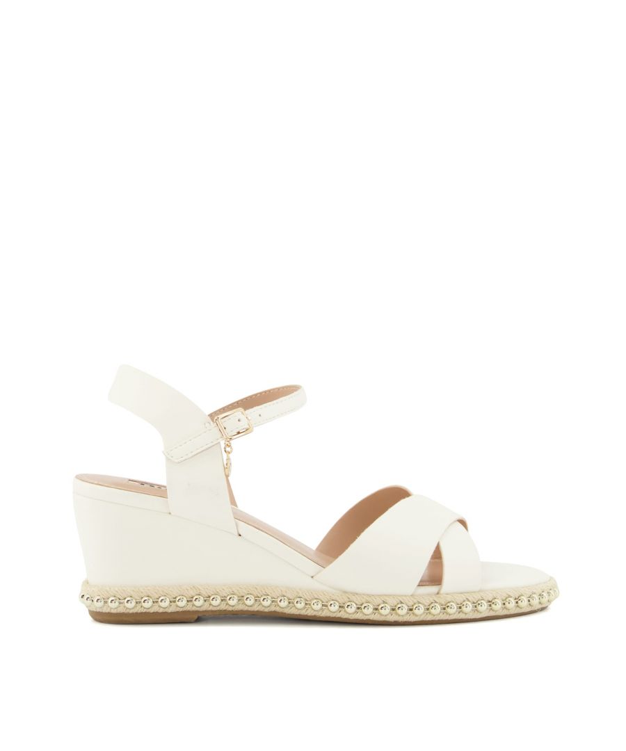 Slip into a glamorous iteration of the wedge trend with sandal Kinda. Designed in-house, this moderately heeled wedge is a perfect choice for warmer days and party seasons to come