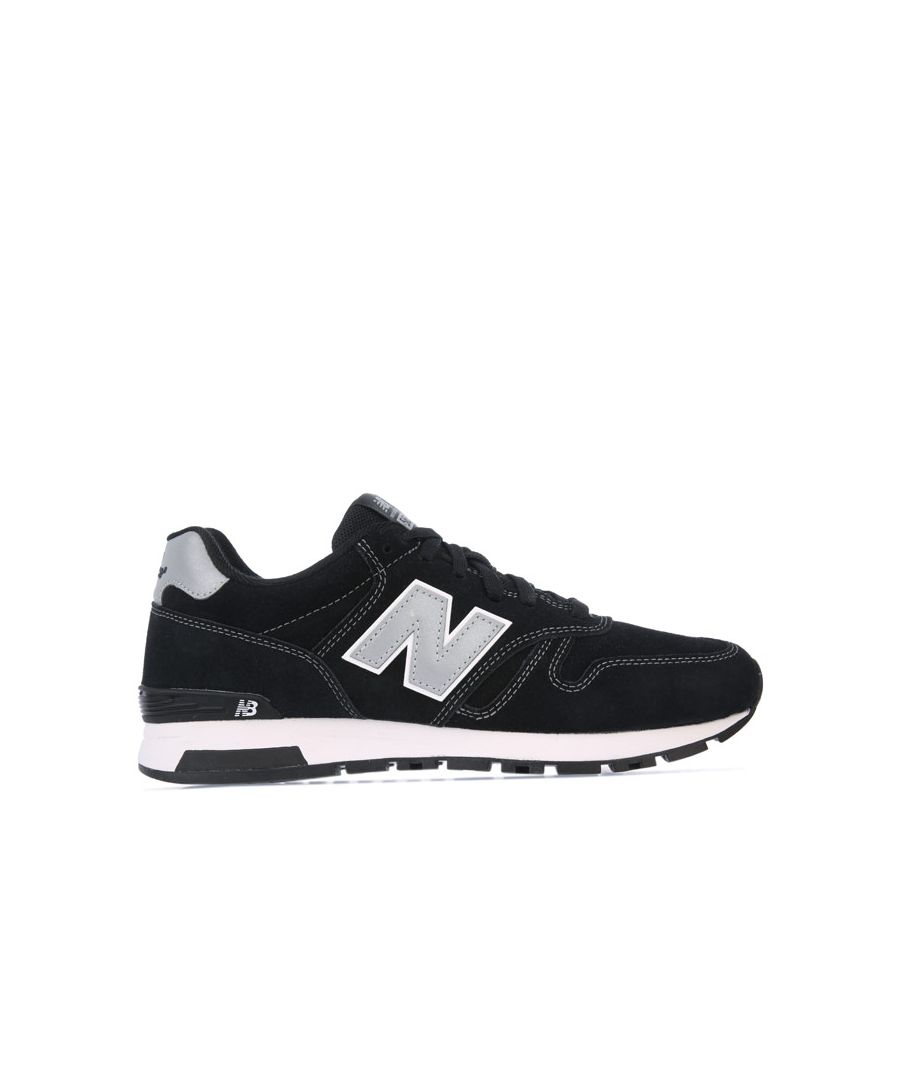 Mens New Balance 565 Trainers in black.- Lace fastening. - Lightly padded ankle and tongue.- EVA midsole cushioning.- Rubber outsole. - Leather upper  Textile lining  Synthetic sole.- Ref.: ML565BK