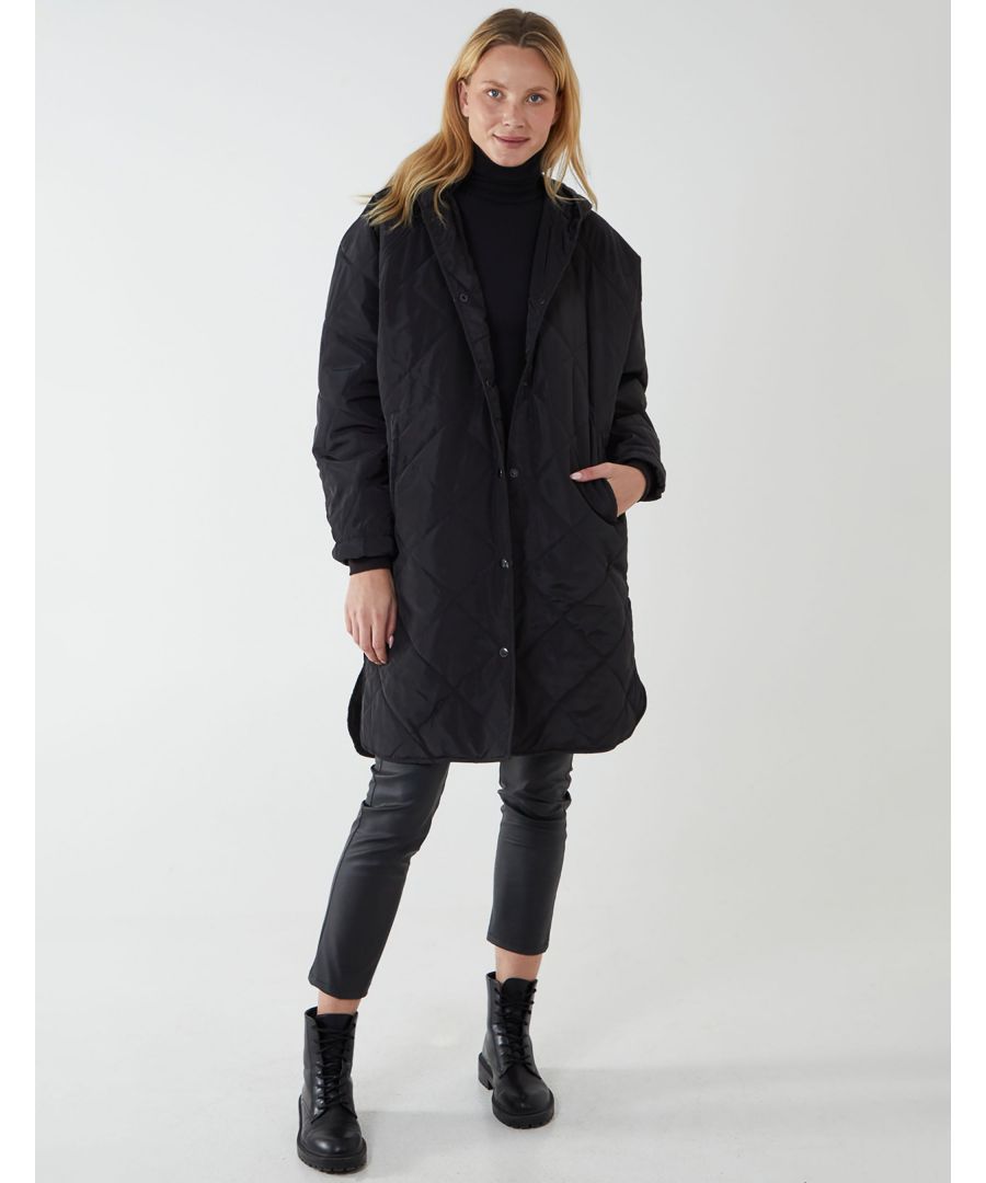 The Diamond Quilted Coat is padded and warm. Designed with a button down front, and a high neck for an extra layer of protection, this coat is ideal for everyday wear during cold Winter days. \n100% polyester