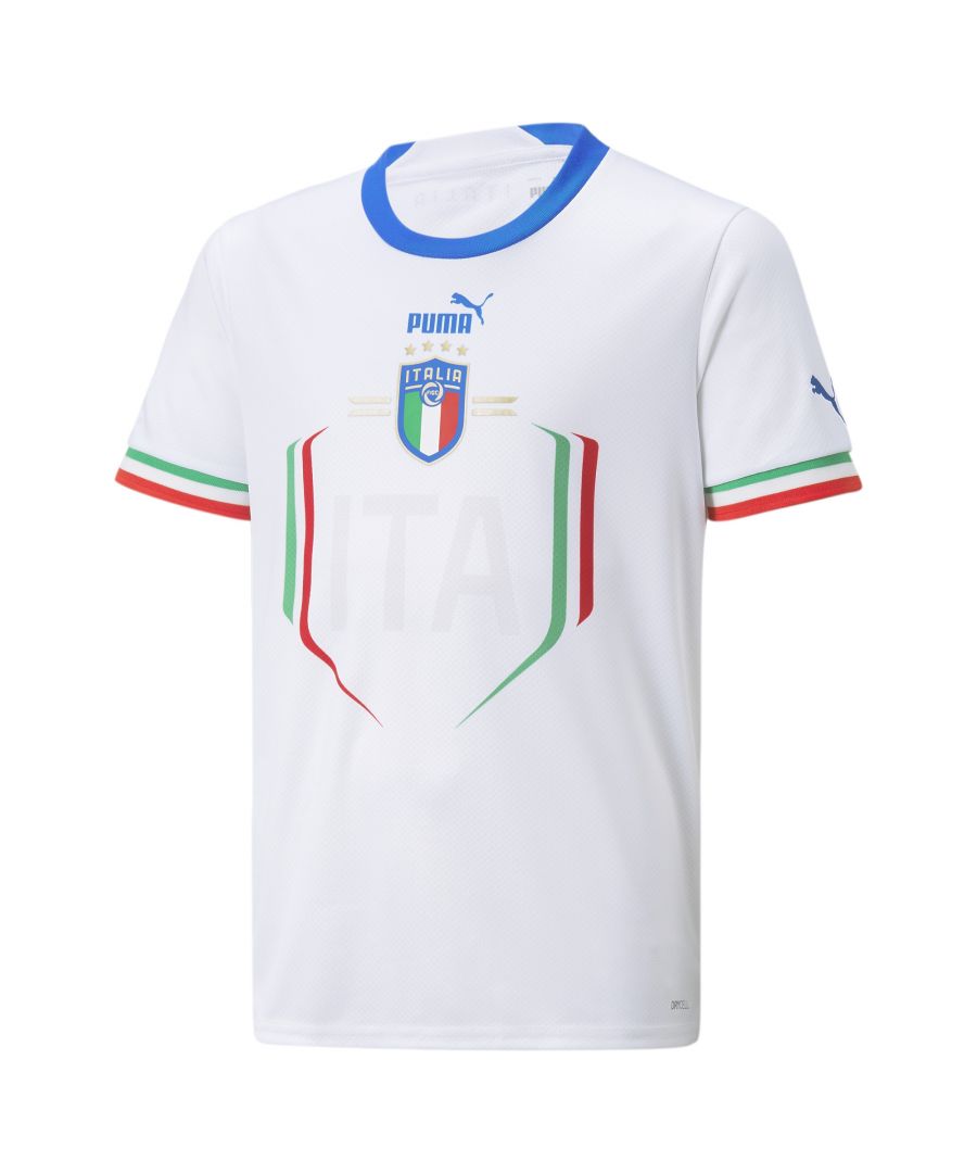 The Azzurri honour the Tricolore. The white Italy Away jersey lights up in bold graphics and proud details inspired by the colours of the national flag. Gold accents pay tribute to Italy’s footballing heritage.