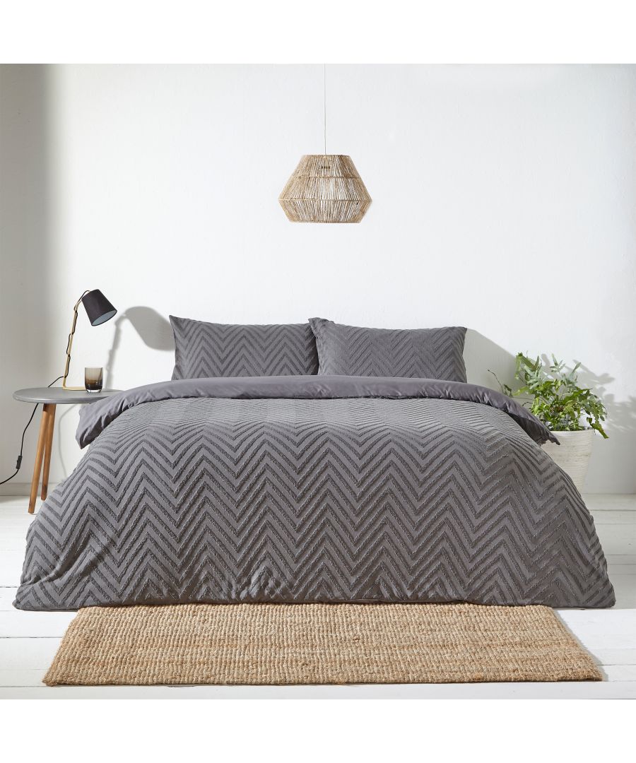 Add texture to your home with the Chevron Tuft duvet cover set. Made with 100% cotton and featuring an angular tufting detail, our chevron bedding will add a cosy, textural look to your bedroom. With a comfortable, breathable cotton percale reverse to help you have a better night’s sleep, this bedding feels as good as it looks. Includes 1 x pillowcase measuirng 50 x 75cm.