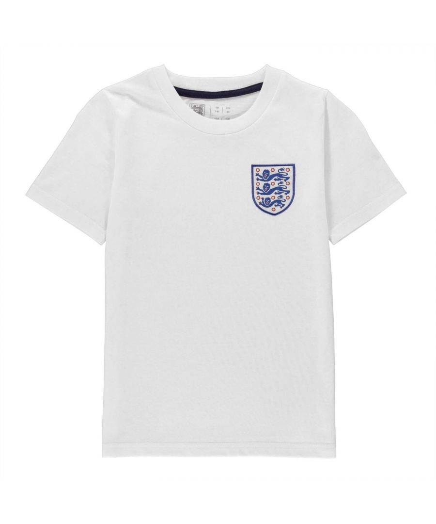FA England Small Crest T Shirt Juniors This FA England Small Crest T Shirt is crafted with short sleeves and a ribbed crew neckline for a classic look. It features elasticated hems for a comfortable fit and is a lightweight construction in a solid colouring throughout. This t shirt is designed with a team badge and is complete with signature FA branding.
