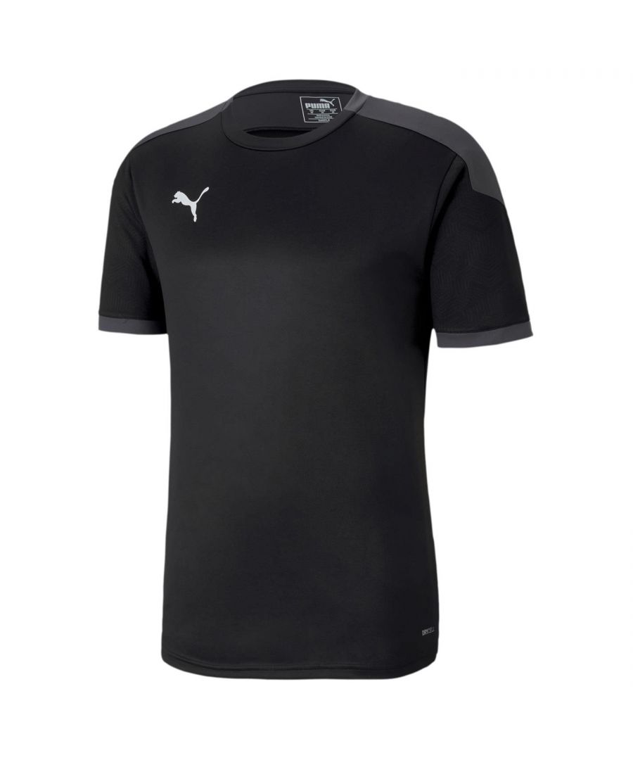 Puma TEAM FINAL 21 TRAINING JERSEY Puma TEAM FINAL 21 TRAINING JERSEY t-shirt from the Final collection. Made for the highest level of performance. The clothes are made of highly breathable material combined with a perfect cut. > Material: 100% polyester > Cut: athletic fit > Pattern: soft > Neckline: round > Laundry symbol: wash at or below 30°C > Color: black > Detail: technology Dry Cell - functional material that wicks moisture away and helps regulate body temperature