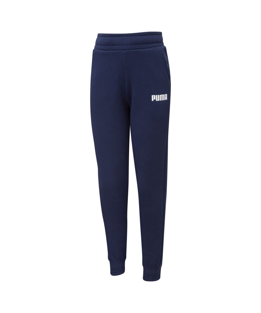 Nothing says comfy like sweatpants – so get your cosy on in these bottoms from our Essentials collection, made from a blend of soft cotton and low-impact recycled materials. FEATURES & BENEFITS Contains Recycled Material: Made with recycled fibers. One of PUMA's answers to reduce our environmental impact. DETAILS Full lengthClosed ankles