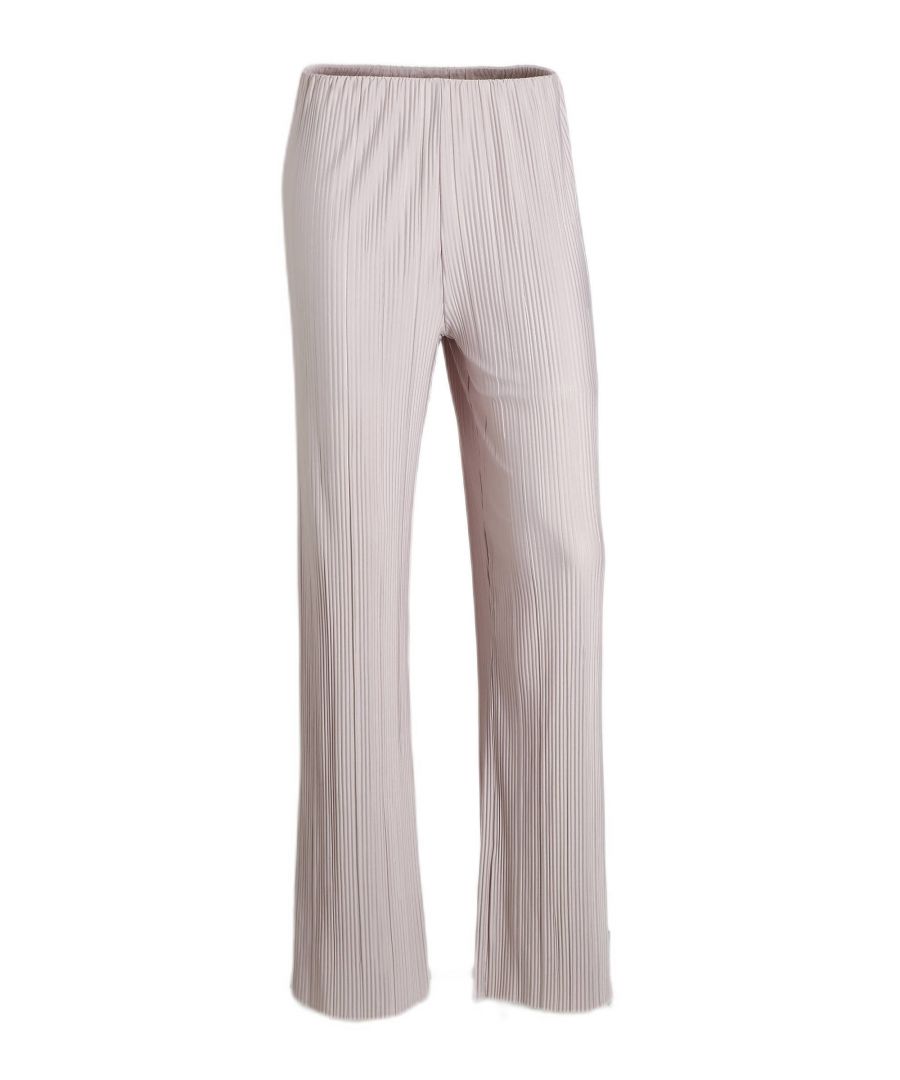 Deze wide leg fit broek voor dames van Catwalk Junkie is gemaakt van gerecycled polyester (duurzaam). Het model heeft een elastische tailleband.details van deze broek:stijlnaam: TR WAVES