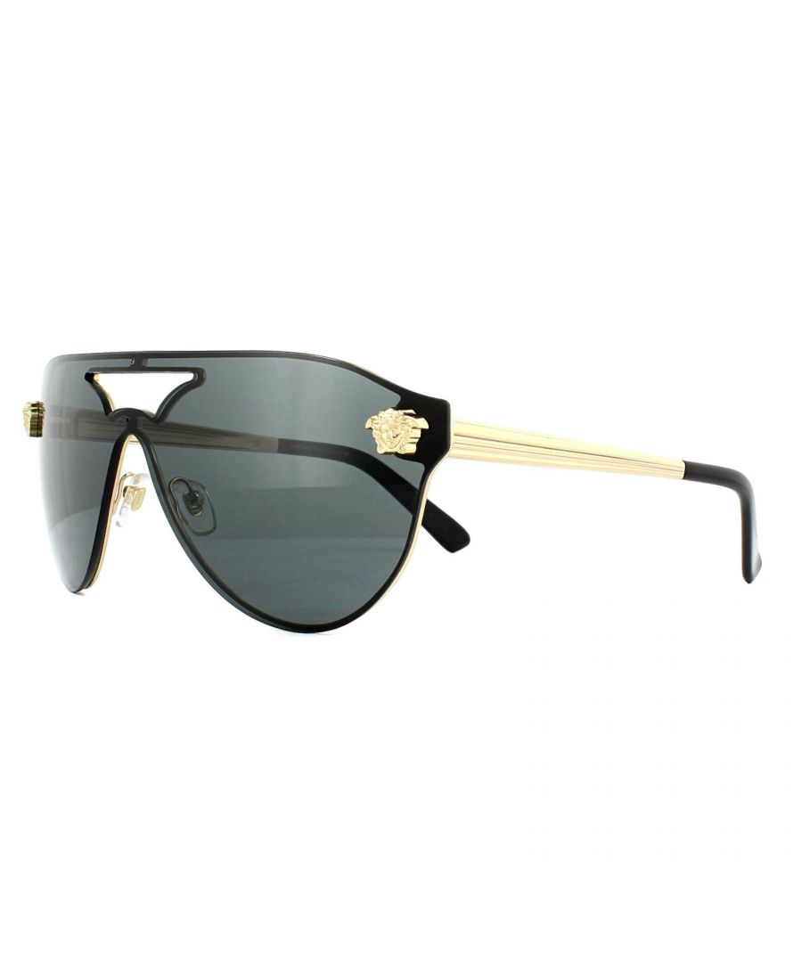 Versace Sunglasses VE2161 100287 Gold Black Grey are a cutting edge flat lens style similar to the latest Ray-Ban blaze collection but with much more pizzazz from Versace. The ubiquitous Versace Medusa head features as the temple joins the front lens for a high class and luxury look that has got all the wow factor.