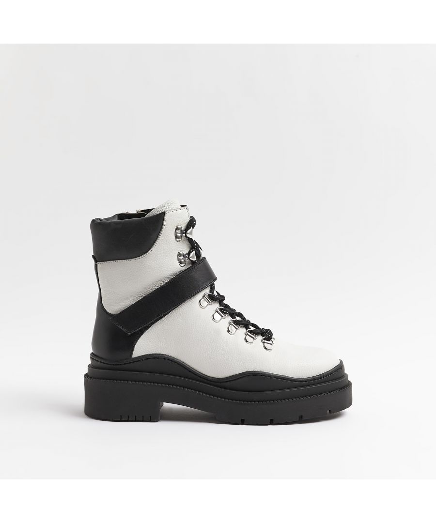 > Brand: River Island> Department: Women> Colour: White> Type: Boot> Style: Biker> Material Composition: Upper: Leather, Sole: PU> Upper Material: Leather> Size Type: Regular> Occasion: Casual> Pattern: Colour Block> Season: AW22> Closure: Lace Up> Toe Shape: Round Toe> Shoe Shaft Style: High Top> Shoe Width: Standard