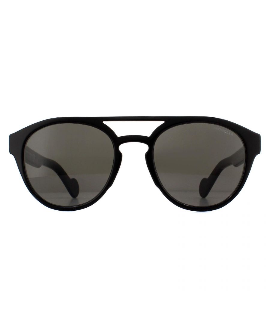 Moncler Sunglasses ML0075F 01A Shiny Black Smoke are a statement pair with rounded lenses and top bar. The lightweight acetate frame features the Moncler logo on the temples for brand recognition.