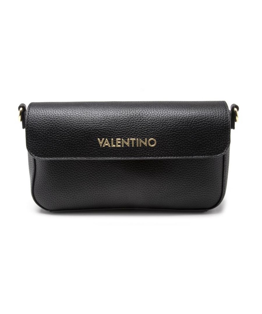 De Alexia Crossbody-tas in zwart van Valentino Bags is een echte blikvanger met gouden hardware en Valentino-branding langs de schouderriem. Er zijn twee manieren om dit stuk te dragen, over het lichaam of over de schouder. De magnetische voorsluiting Een ruim gedeelte met een interne ritssluiting.
