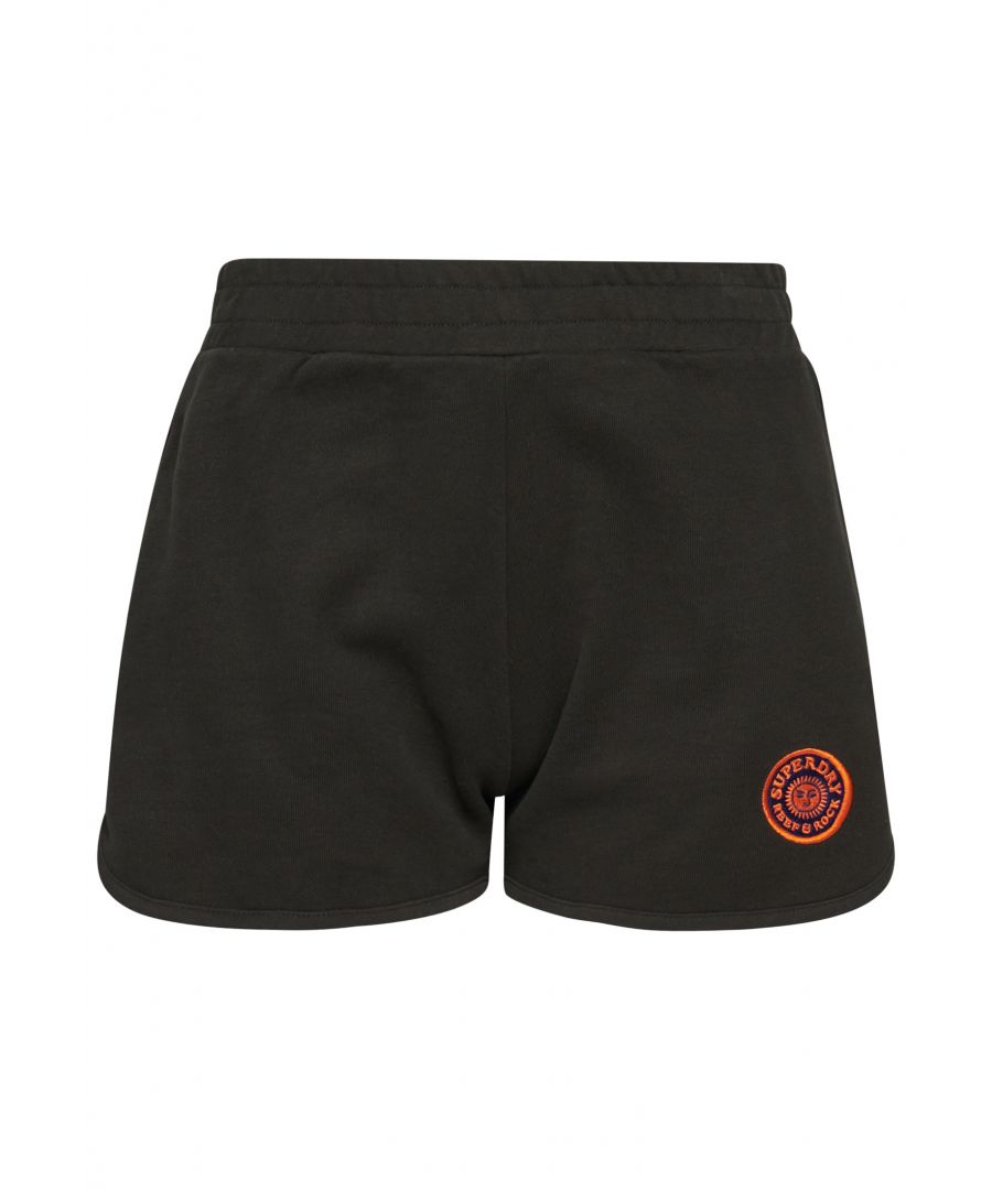 Sunny weather is a time to let your authenticity shine. Wear these cali shorts and rock the vintage period.Relaxed fit – the classic Superdry fit. Not too slim, not too loose, just right. Go for your normal sizeRacer shorts designElasticated waistbandEmbroidered badge