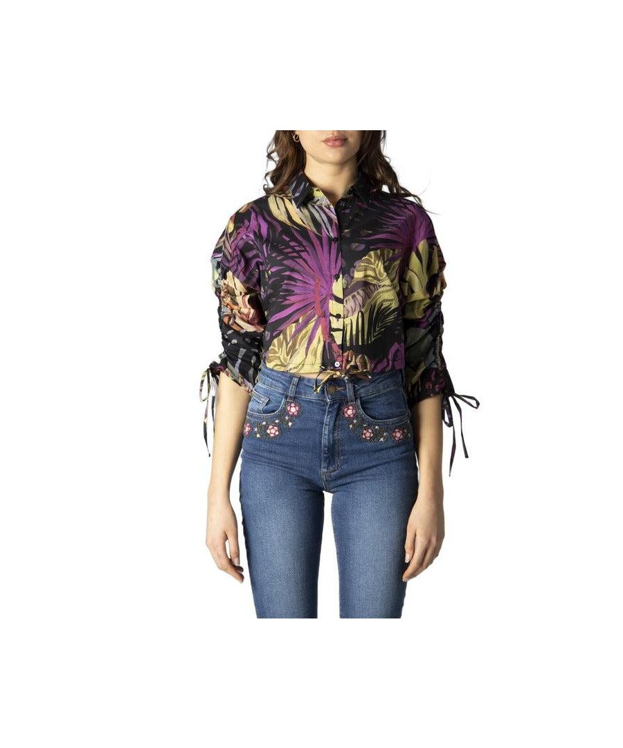 Brand: Desigual\nGender: Women\nType: Shirts\nSeason: Spring/Summer\n\nPRODUCT DETAIL\n• Color: black\n• Pattern: floral\n• Fastening: buttons\n• Sleeves: 3/4 Sleeves\n• Collar: lapel collar\n\nCOMPOSITION AND MATERIAL\n• Composition: -100% cotton \n•  Washing: machine wash at 30°