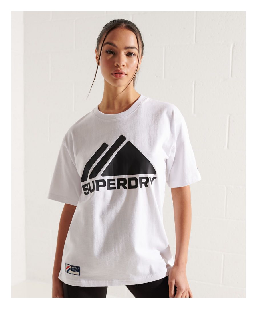 Update je essentials met een sportieve boost. Het Mountain Sport Mono-T-shirt heeft een klassieke ronde hals, korte mouwen en een Superdry-reliëflogo.Ronde halsKorte mouwenReliëflogoKenmerkende logopatch