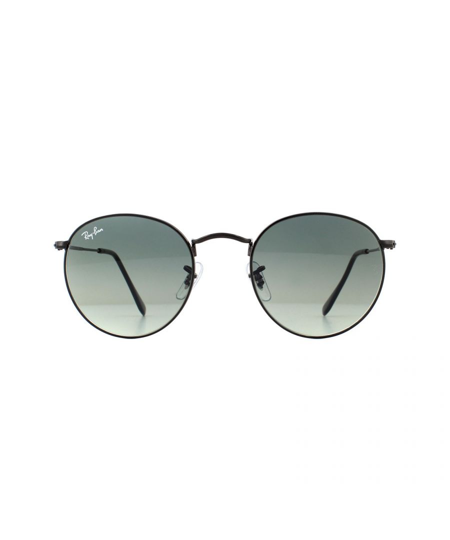 Ray-Ban Sunglasses Round Flat Lenses 3447N 002/71 Black Grey Gradient 50mm are an updated version of the iconic Ray-Ban Round, featuring the latest trend for flat lenses. These add a contemporary finish to these vintage inspired frames.