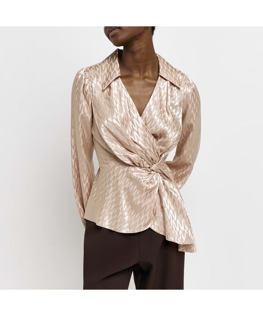 > Brand: River Island> Department: Women> Colour: Pink> Material Composition: 58% Viscose 42% Polyester> Type: Blouse> Material: Viscose> Size Type: Regular> Pattern: Jacquard> Occasion: Casual> Neckline: V-Neck> Sleeve Length: Long Sleeve> Season: AW22