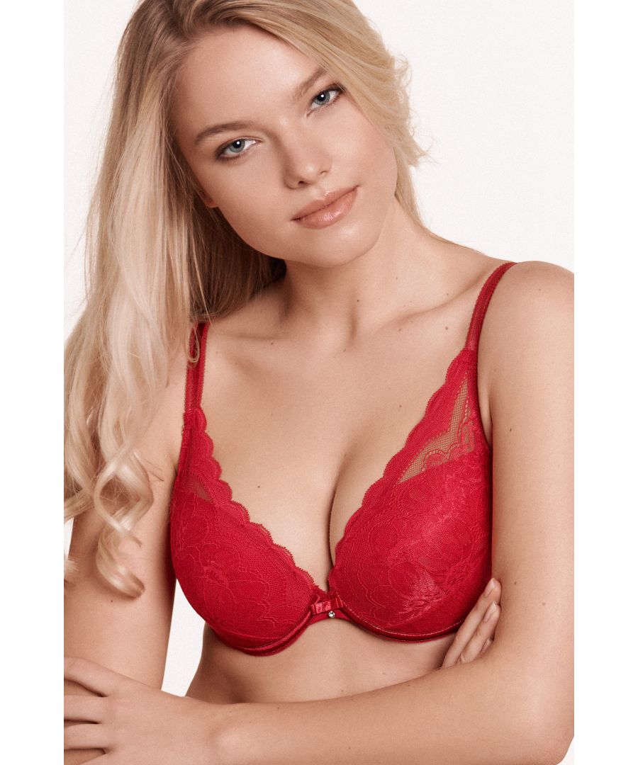 This seductive push up bra from the Lisca 'Evelyn' range lifts the breasts and creates a beautiful cleavage. The cups are lower making this bra a great choice for lower-cut necklines. This bra combines attractive elastic lace with elastic lace mesh. Its design was inspired by the trendy bralette cut. The inside of each cup is velvety to the touch, while the straps are adjustable. The fastening band is wider in larger sizes, ensuring a great fit.