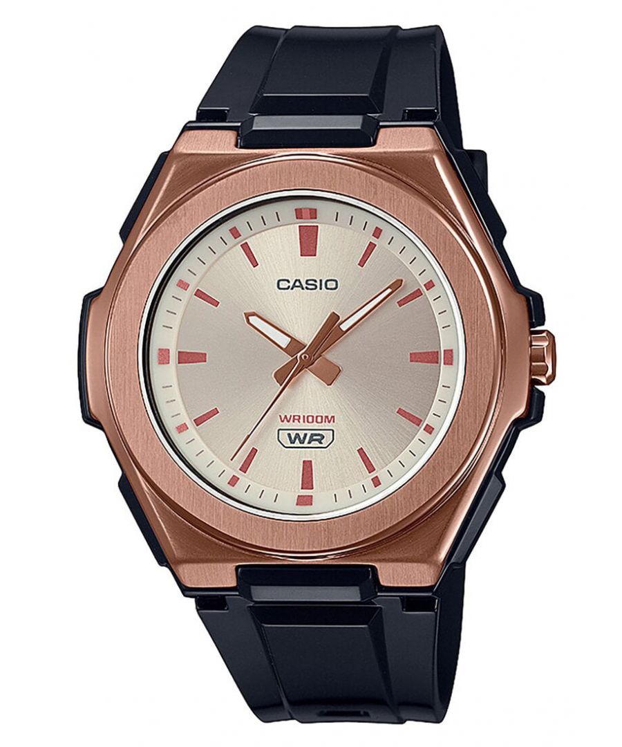 Dit Casio Dames horloge beschikt over een Quartz binnenwerk. De kast (34 mm mm) is vervaardigd uit RVS (Rosékleurig) en heeft een Mineraalglas. De band is Zwart Kunststof. Dit horloge uit de Casio Casio Collection reeks is een mooi en tijdloos geschenk. Verras jezelf of iemand anders met dit cadeau. Bovendien geniet u hierbij van 2 jaar garantie tegen alle fabricagefouten.