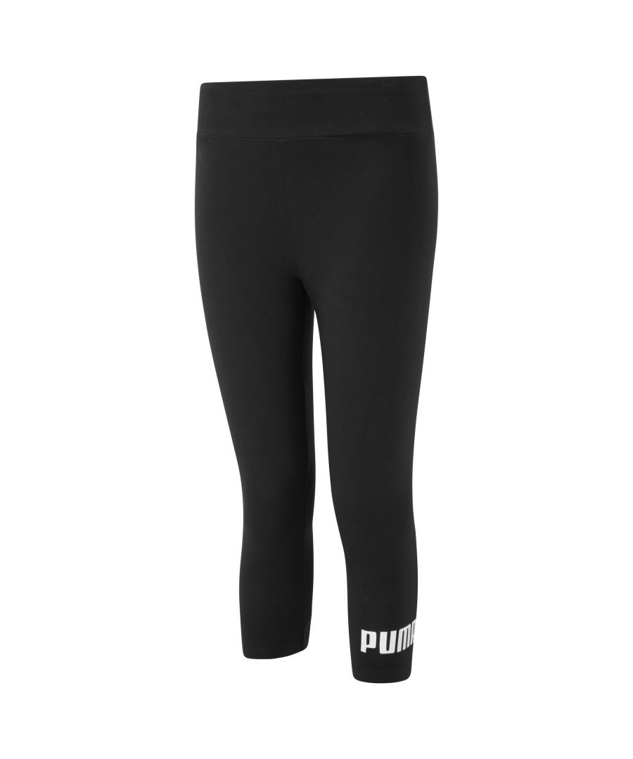 Create a streamlined silhoutte in these form-fitting 3/4 length leggings. The high waisband provides extra coverage as you flow through your workout.