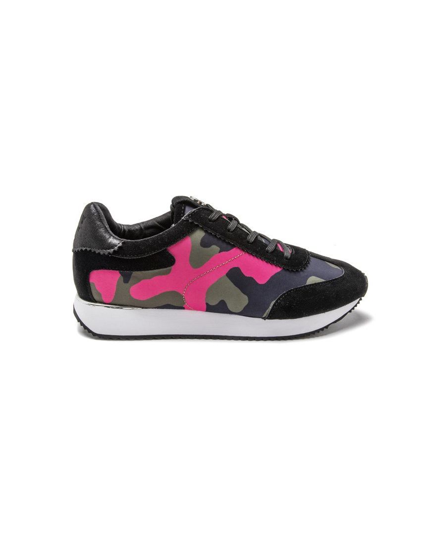 These Dkny Arlie Women's Sneakers Feature Silver Metallics And Fine Branding. Perfect If You Want To Let Everyone Know What You're Wearing This Season!