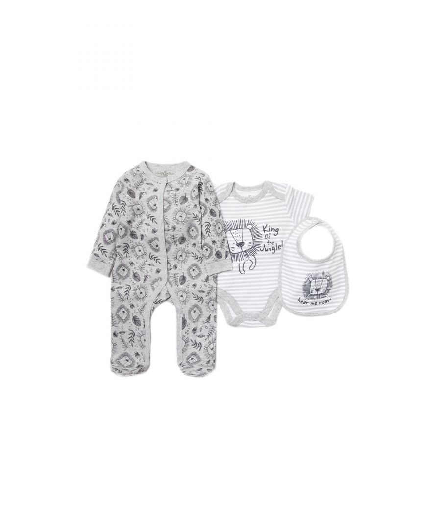 This Lily and Jack three-piece set features a delicate jungle print. The set includes a button-up sleepsuit, a stripey lion print bodysuit with the lettering “king of the jungle” and a playful printed bib, with the lettering “hear me roar”. Each item in the set is cotton with popper fastenings, keeping your little one comfortable. This set is a perfect baby shower gift or new addition to your little one’s wardrobe.