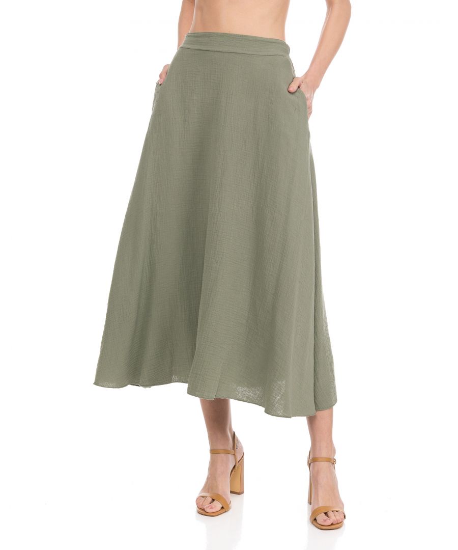 A line maxi skirt with pockets and elastic waist