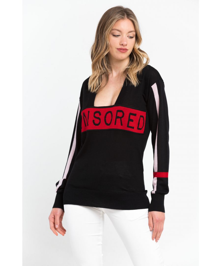 Pullover van zachte zijde en wolmix met diepe, vierkante hals met contrasterende jacquardstrook op de borst. Mouwen met afhangende schouders, afgebakend door contrasterende inzetstukken die een geometrisch effect creëren.