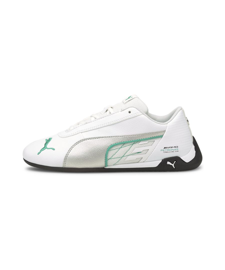 The Mercedes-AMG Petronas Motorsport R-Cats are inspired by the OGs to celebrate the beginnging of F1 and DTM racing season. The synthetic leather upper creates a sleek vibe, while the bold branding rounds out the look. DETAILS Low bootSynthetic leather upper with textile insertsRubber outsoleLace closurePUMA Cat Logo at tongue, toe and heelMAPM branding at heelPUMA Youth style: recommended for older kids between 8 and 16 years