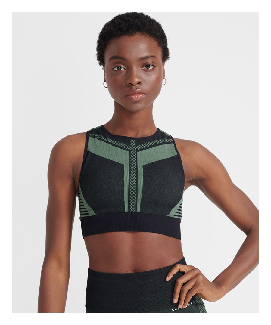 Stay dry and cool for longer with the Training Seamless Power Bra made from Cooling technology fabric allowing you to put the power into your workout.Ribbed elasticated hemPaddingSeamless designPrinted logoCooling technology fabric