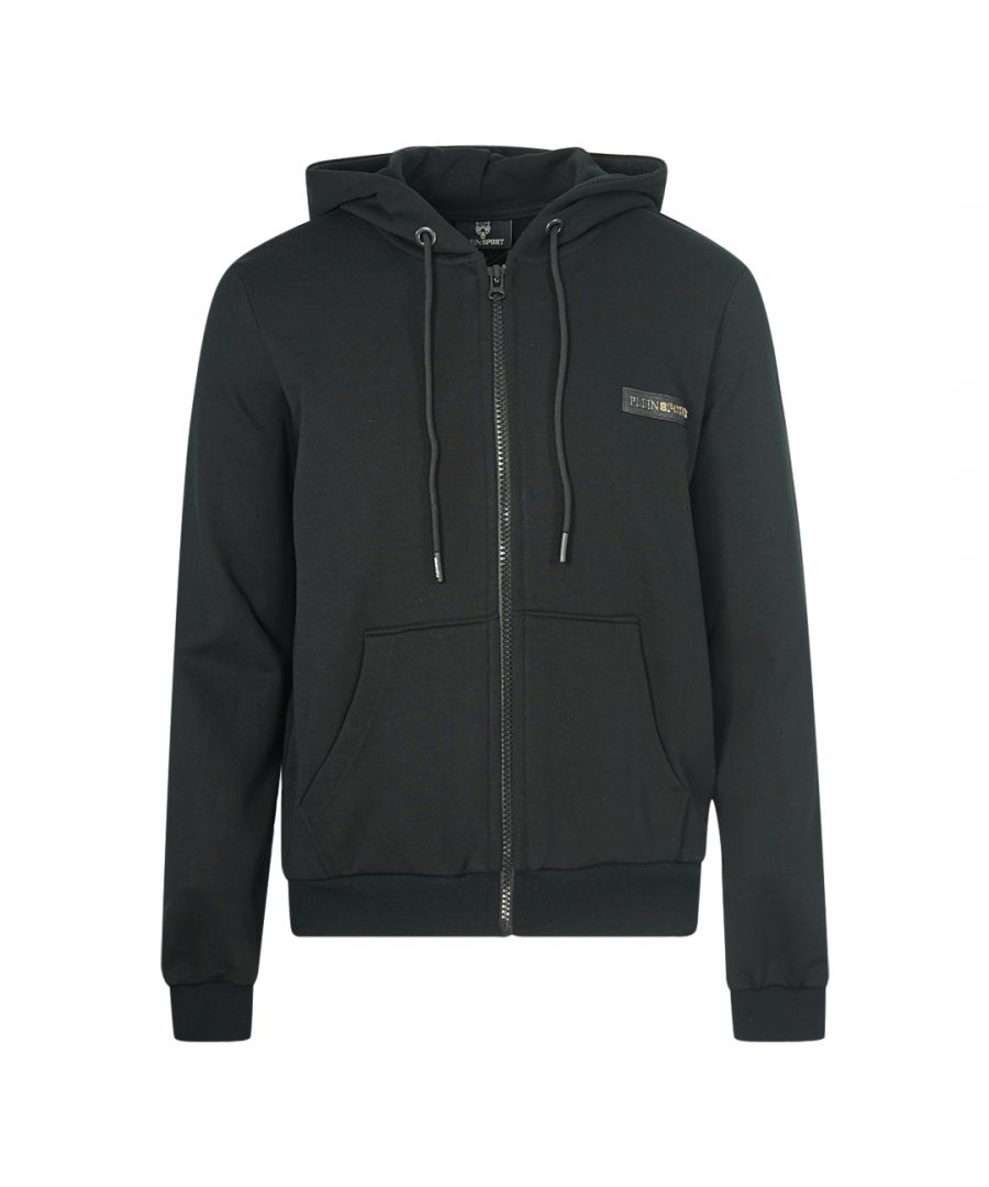 Philipp Plein Sport gouden logo zwarte hoodie met rits. Philipp Plein Sport zwarte jas met capuchon. 100% katoen. Grote Plein-branding op de achterkant. Badges met Plein-merk. Stijlcode: FIPS204 99