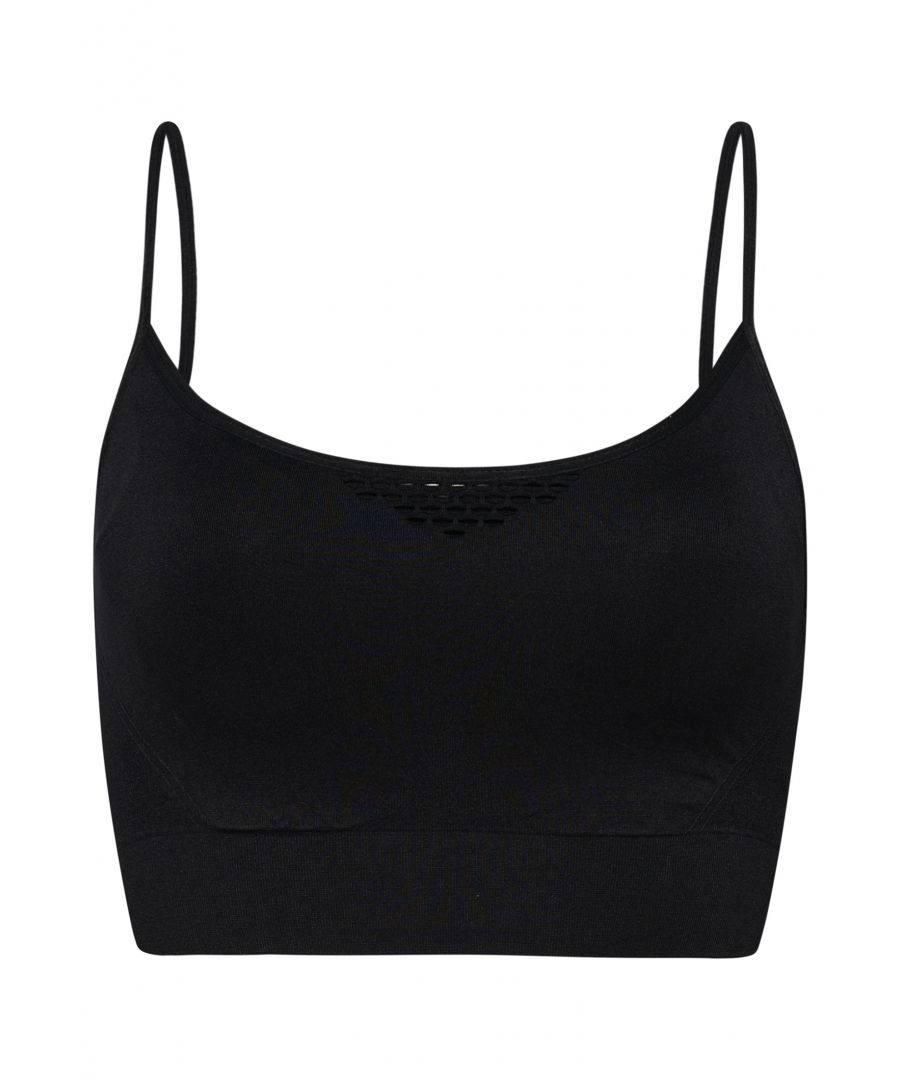 Superdry women's Training seamless contour sports bra. Update your sportswear this season with this sports bra featuring removable padded cups for extra support, sculpted panelling to help create a contour effect and mesh panelling on the centre front and back for ventilation during your workout. Complete with a ribbed elasticated waistband, two adjustable straps and a textured Superdry Sport logo on the back.Fitted: A body sculpting fit, tight to the body