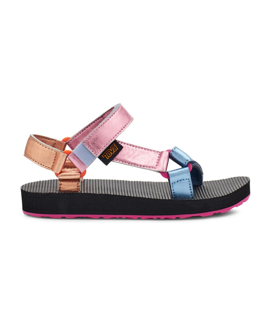A tiny takedown from our main line, this high-shine remake packs a punch with color-blocked metallic leather straps. An earth-friendly kids’ sandal that’s ready to roam, the Original Universal Shimmer keeps leather out of landfills by utilizing reconstituted leather straps.