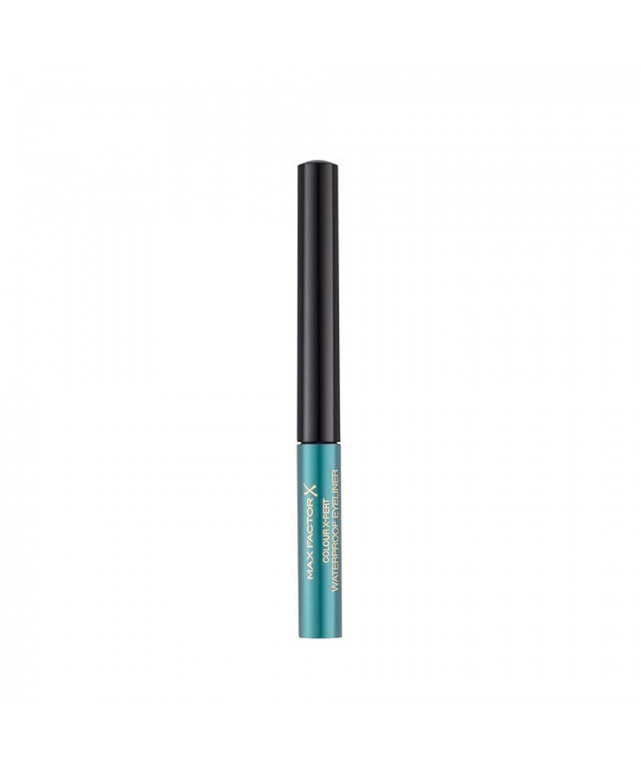 Colour x-pert liquid eyeliner has a precision dip-in tip, to create bold and dramatic eyelid definition. The waterproof formula gives it extra staying power against humidity, rain and water.