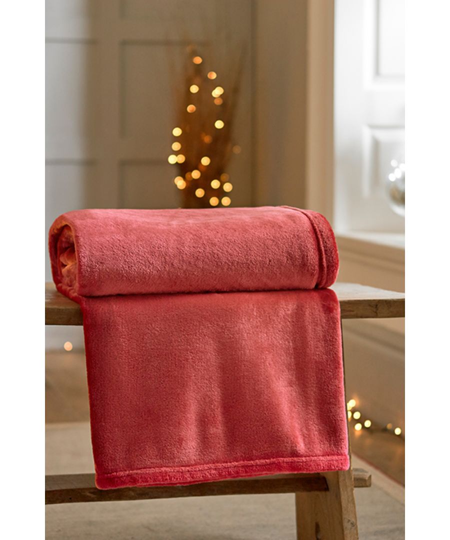 Snuggle up with these  super soft velvety throws and get cosy and warm when needed. Supersoft and lightweight. Good for travel and for those chilly days outdoors or for something decorative indoors to snuggle up with. A huge hit with all the family, even the family pet!